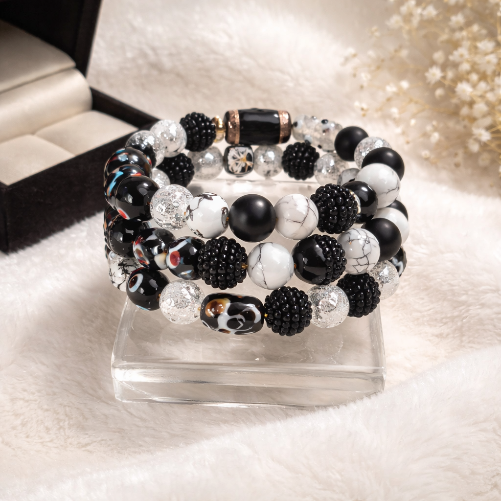 Black and White Beaded Bracelet (MW)