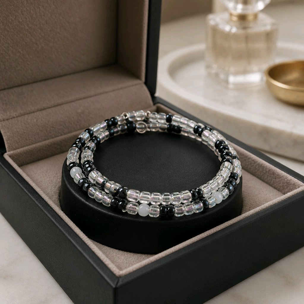Black and White Seed Bead Bracelet (MW)