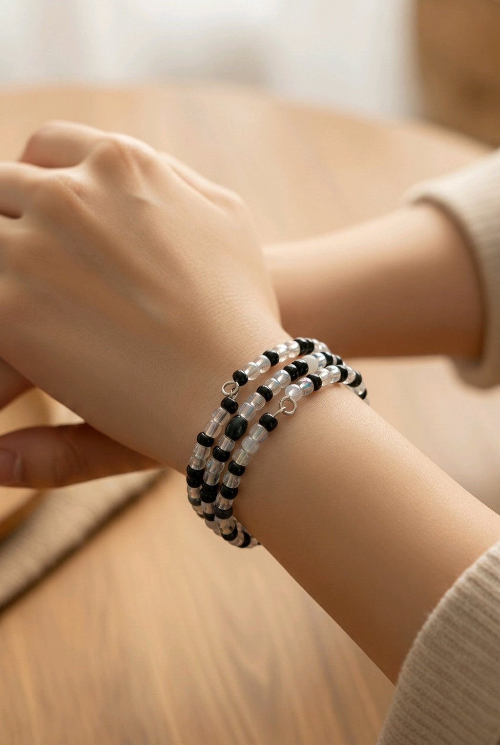 Black and White Seed Bead Bracelet (MW)