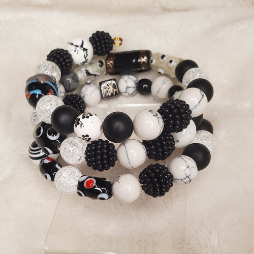 Black and White Beaded Bracelet (MW) | Mamabug ReCreations - Artisan Jewelry